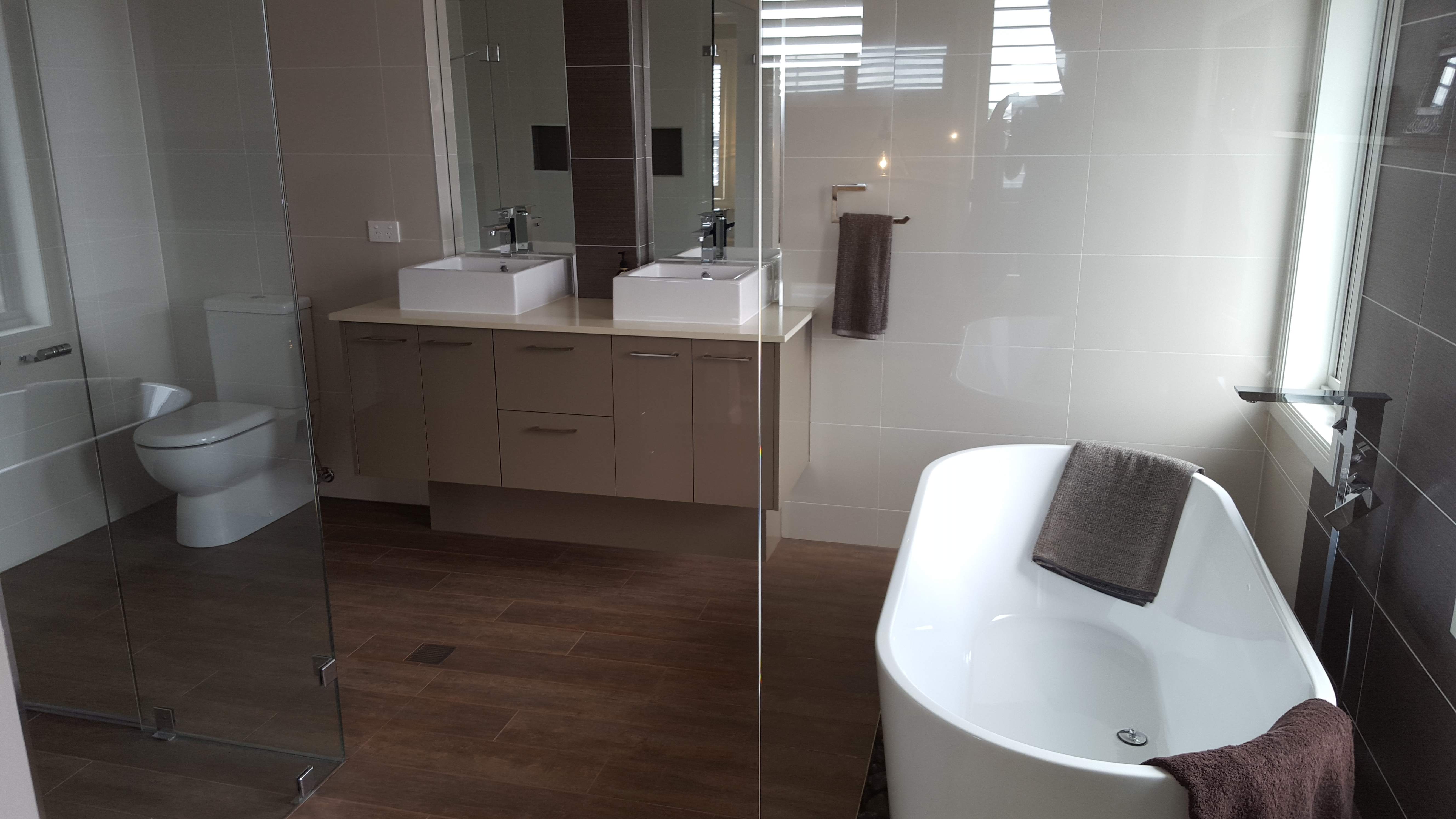 luxury-light-clour-modern-bathroom-renovation-sydney
