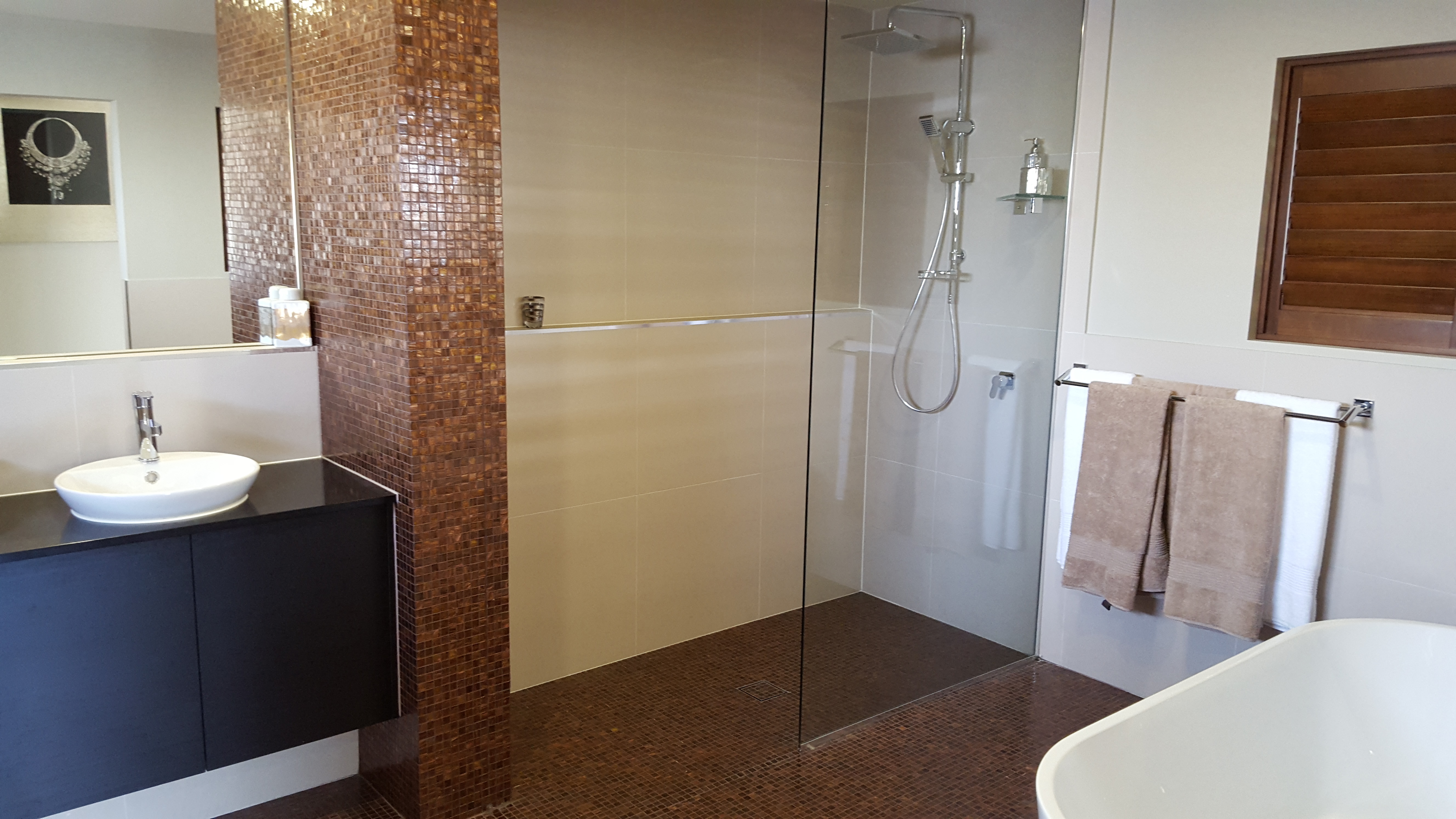uxury-light-clour-modern-bathroom-renovation