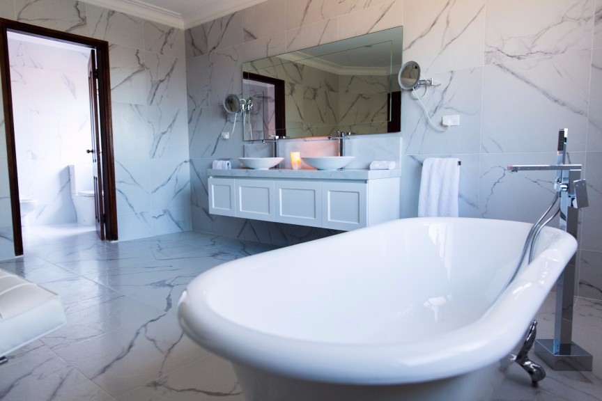 modern bathroom design with bath tub